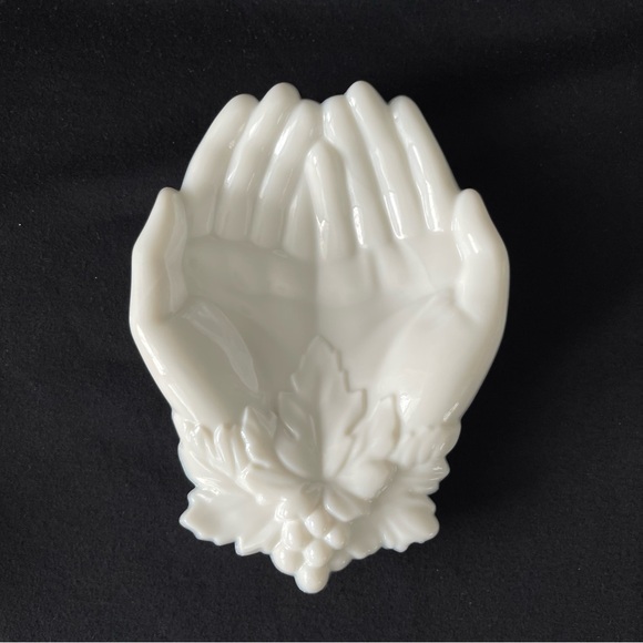 Opened Hands Trinket Dish - Westmoreland - Milk Glass - Picture 9 of 9